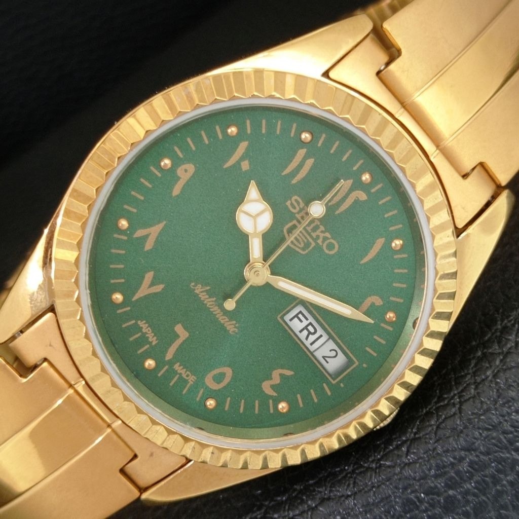 Vintage 1984 Seiko Automatic Mens Gold Watch WDaydate Gold Accents Vintage 1984 Seiko Automatic Mens Gold Watch WDaydate Gold Accents